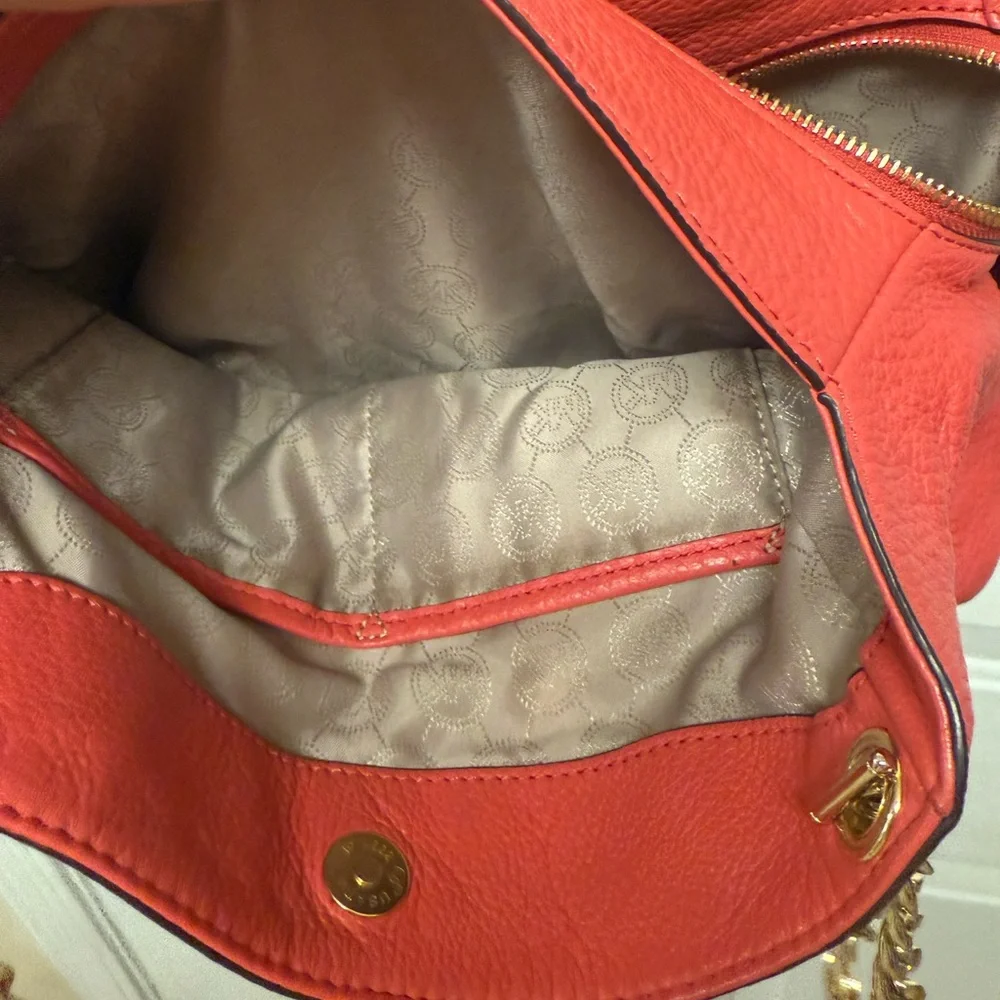 Michael Kors | Jet Set Chain Leather Shoulder Bag in Coral - Picture 4 of 6